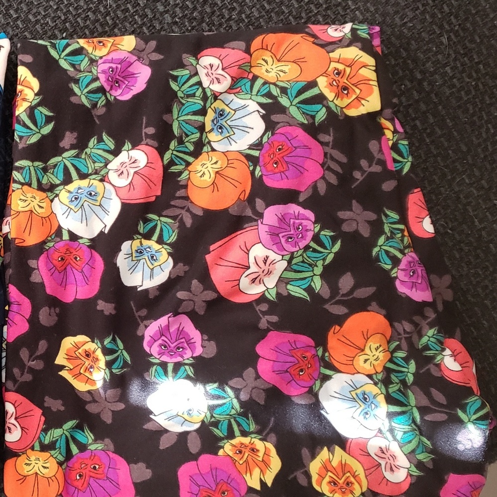 LuLaRoe Disney TC leggings
